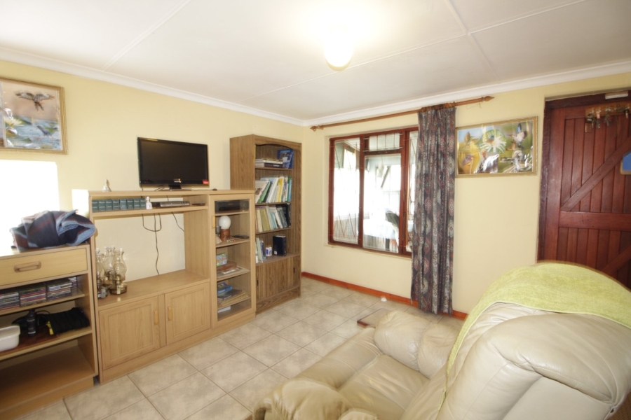 5 Bedroom Property for Sale in Clarendon Marine Eastern Cape